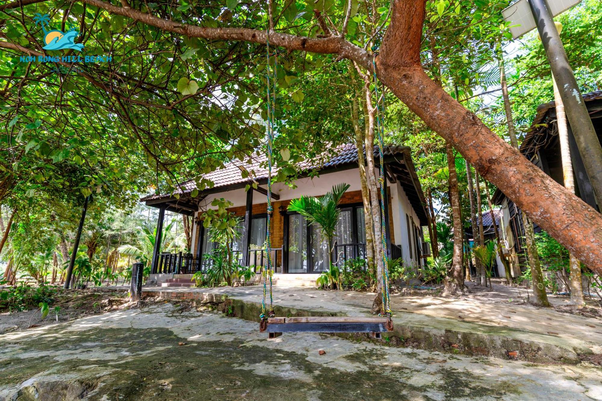 Koh Rong Hill Beach Resort Derm Tkov Village Bagian luar foto